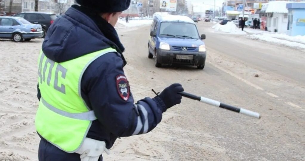 5 вопросов к сотруднику ДПС, чтобы проверить обоснованность требований: только опытные водители об этом знают