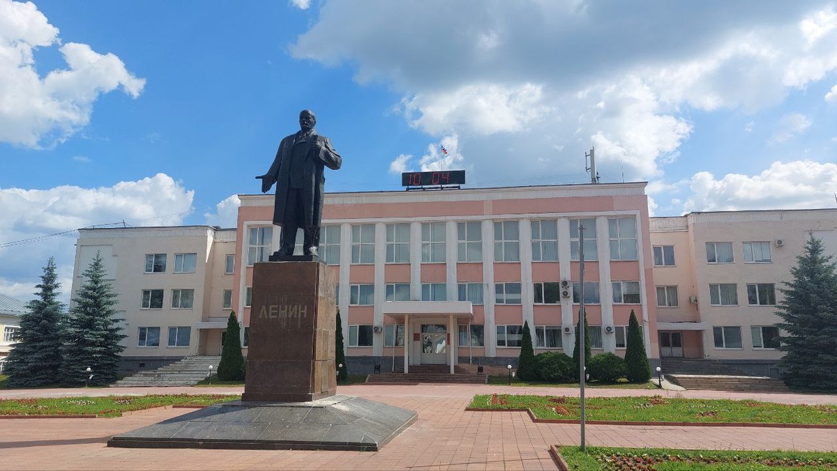 Памятник Ленину на площади 1100-летия Мурома.