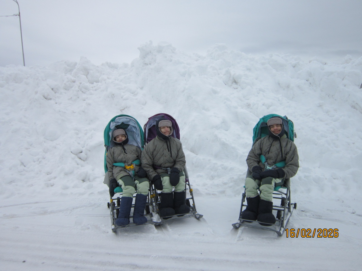 Как вам высота снега на обочине после того как дорогу почистили ? Кажется в этом году рекорд. 