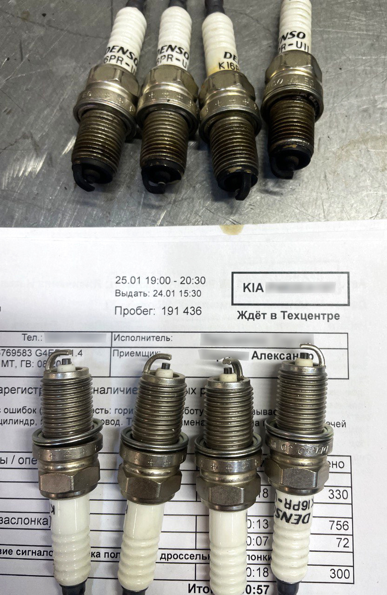 Комплект новых и снятых старых свечей
