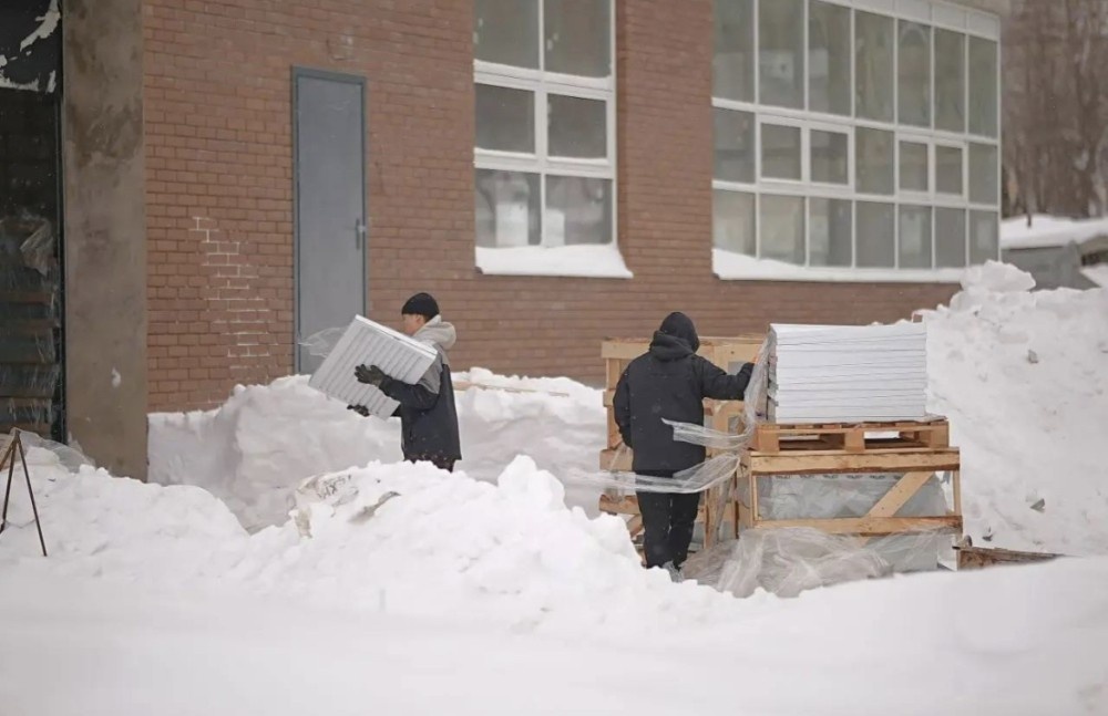    Более 110 специалистов достраивают проблемные МКД в "Кувшинке" Чебоксар