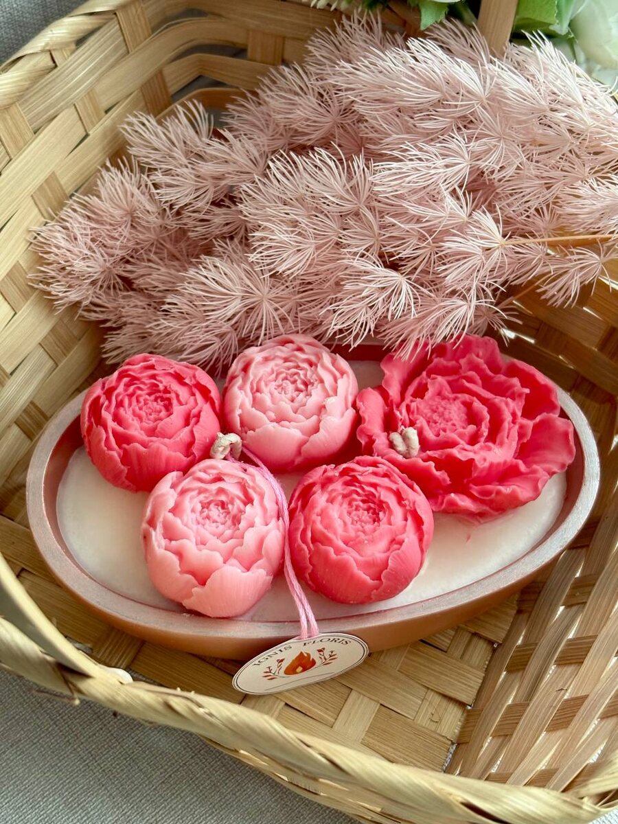 Свеча ароматическая с пионами