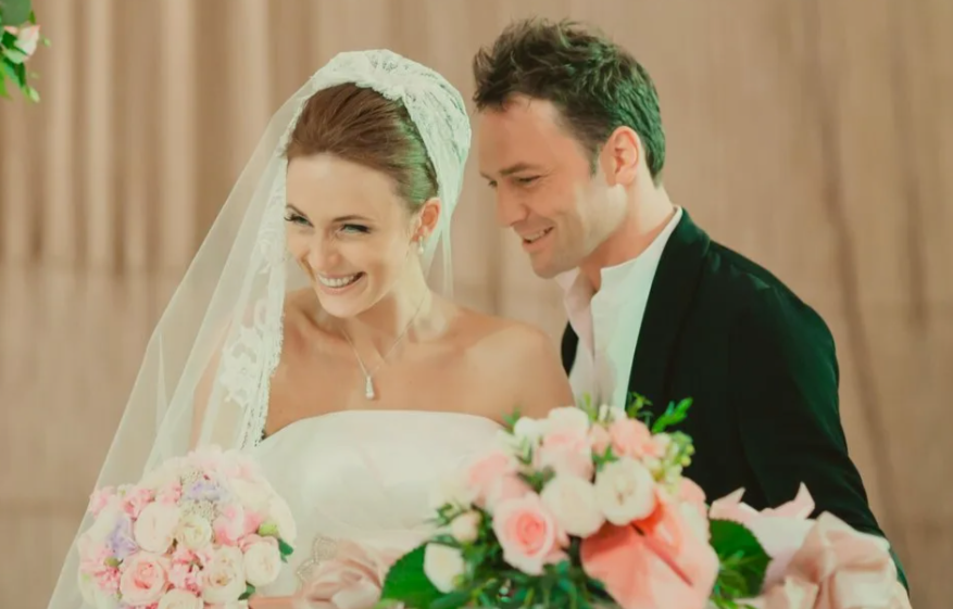 на фото Анна Снаткина и Виктор Васильев