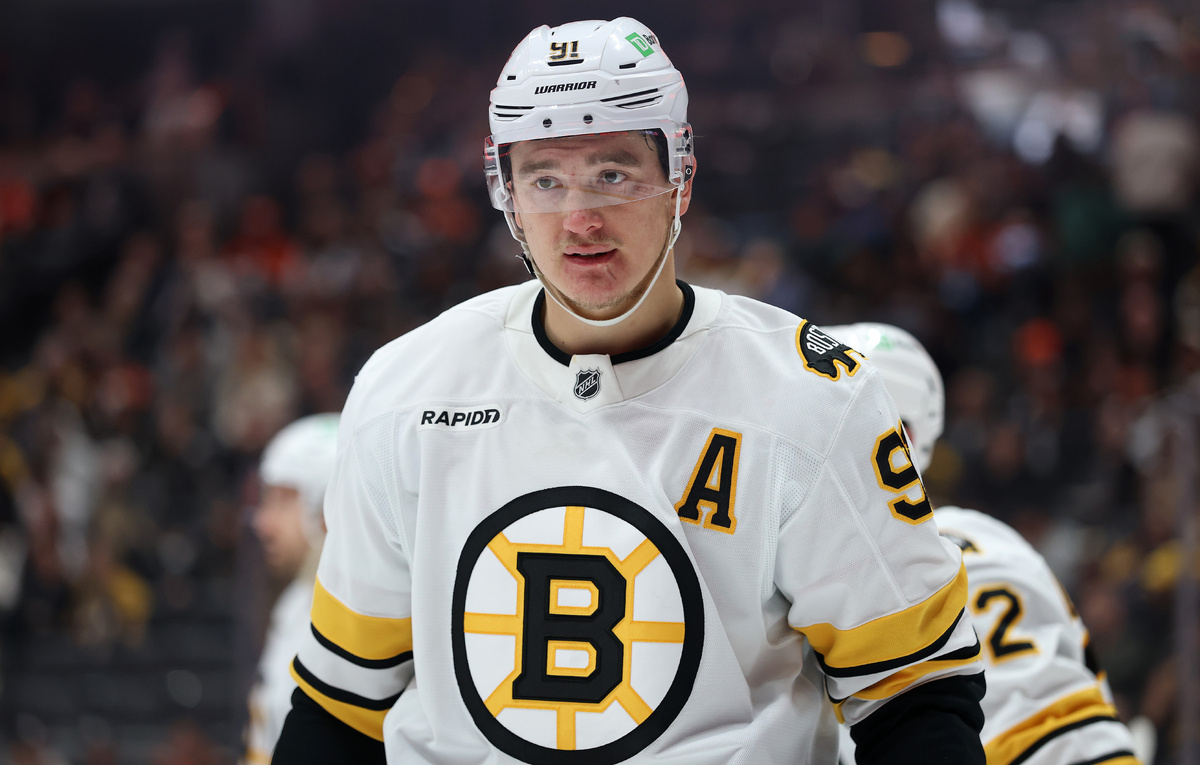    Защитник "Бостона" Никита Задоров  Sean M. Haffey/Getty Images