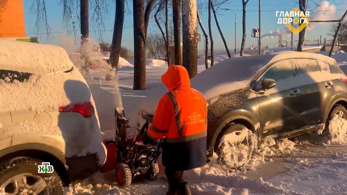    Сугробы на парковке: кто должен их расчищать и что грозит ленивым коммунальщикам