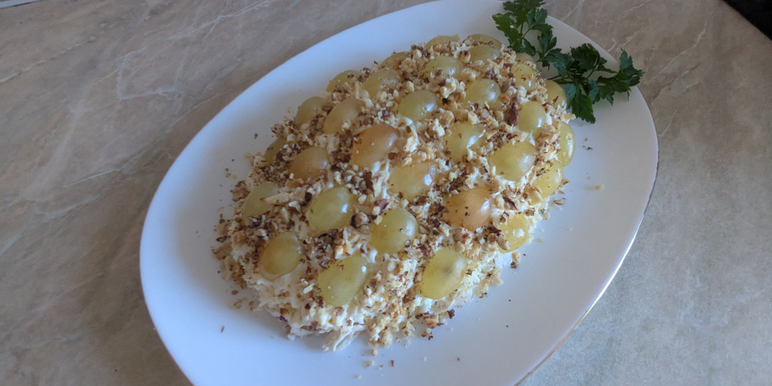 Нежный салат "Тиффани" с курицей и виноградом: рецепт с фото пошагово