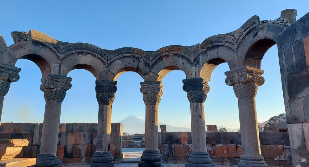 Путешествие по солнечной Армении или о чем молчат камни. Архитектурное чудо, воскресшее из земли. Храм Звартноц.