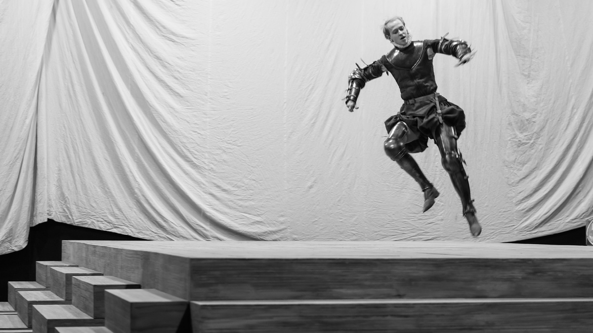 На репетиции спектакля Николая Рощина "Дон Кихот". Дон Кихот, он же Режиссер, он же Актер 1 - Илья Козырев. Фото Александры Торгушниковой