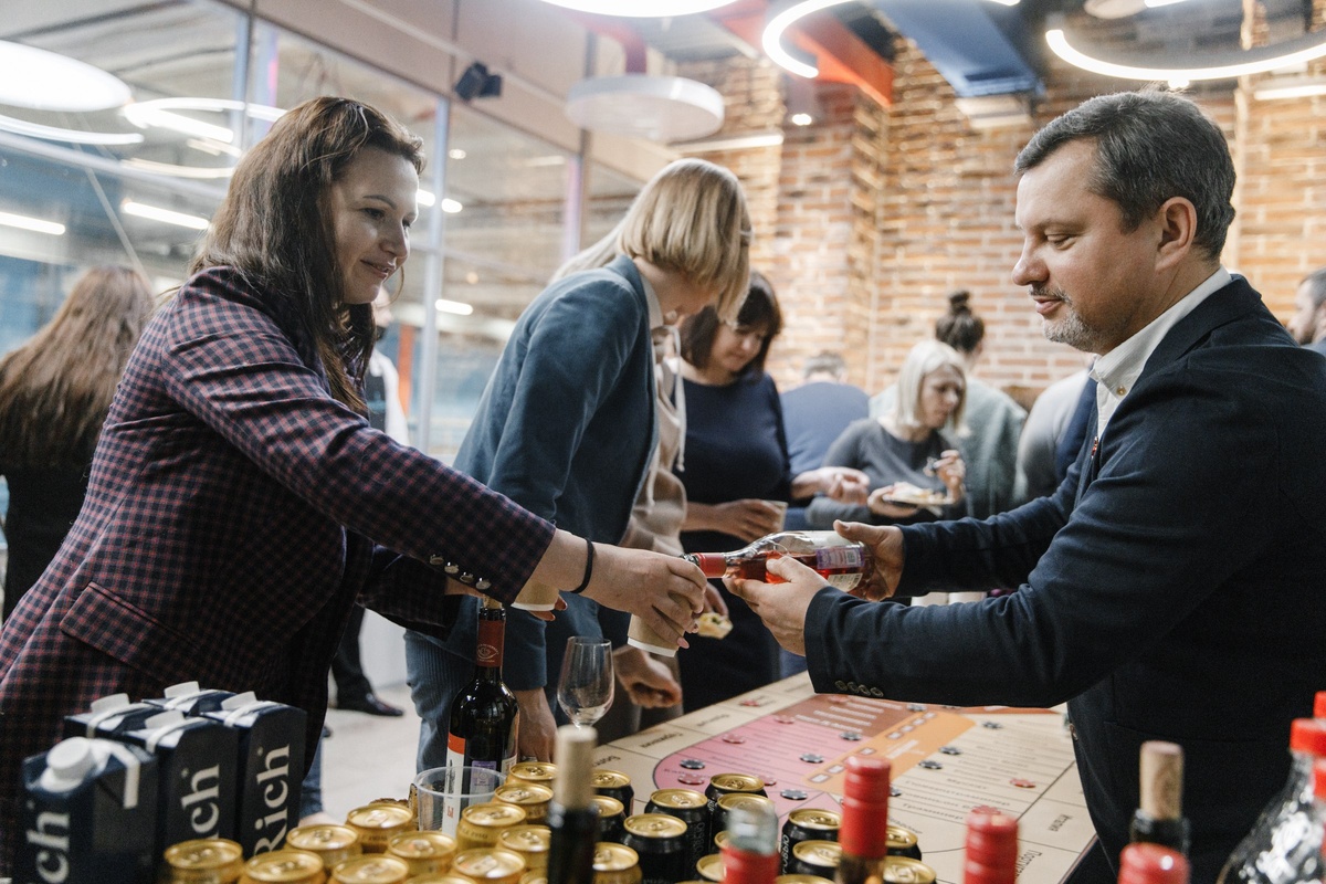 Выездной бар в формате винного или пивного казино - m-catering.ru