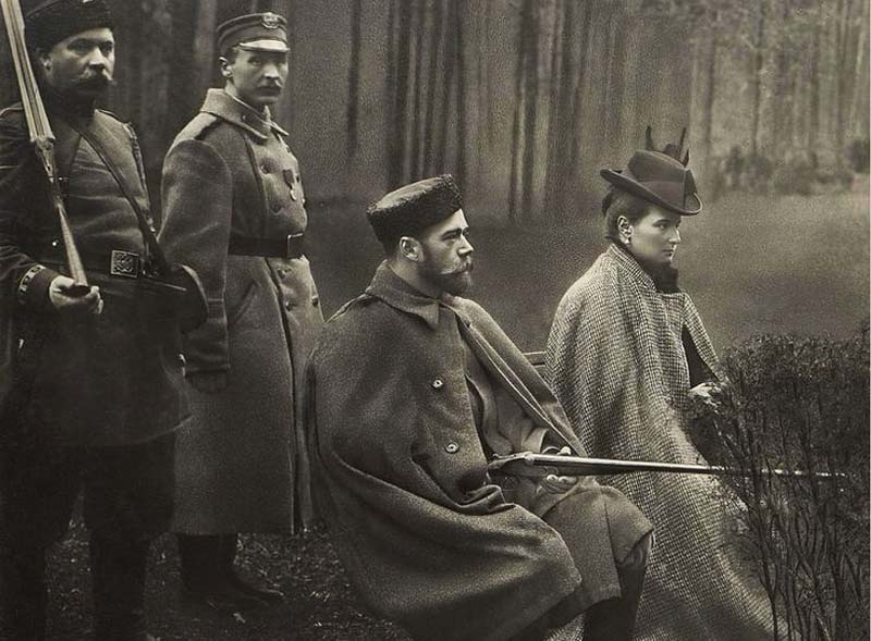 Николай II с супругой Александрой на Императорской охоте