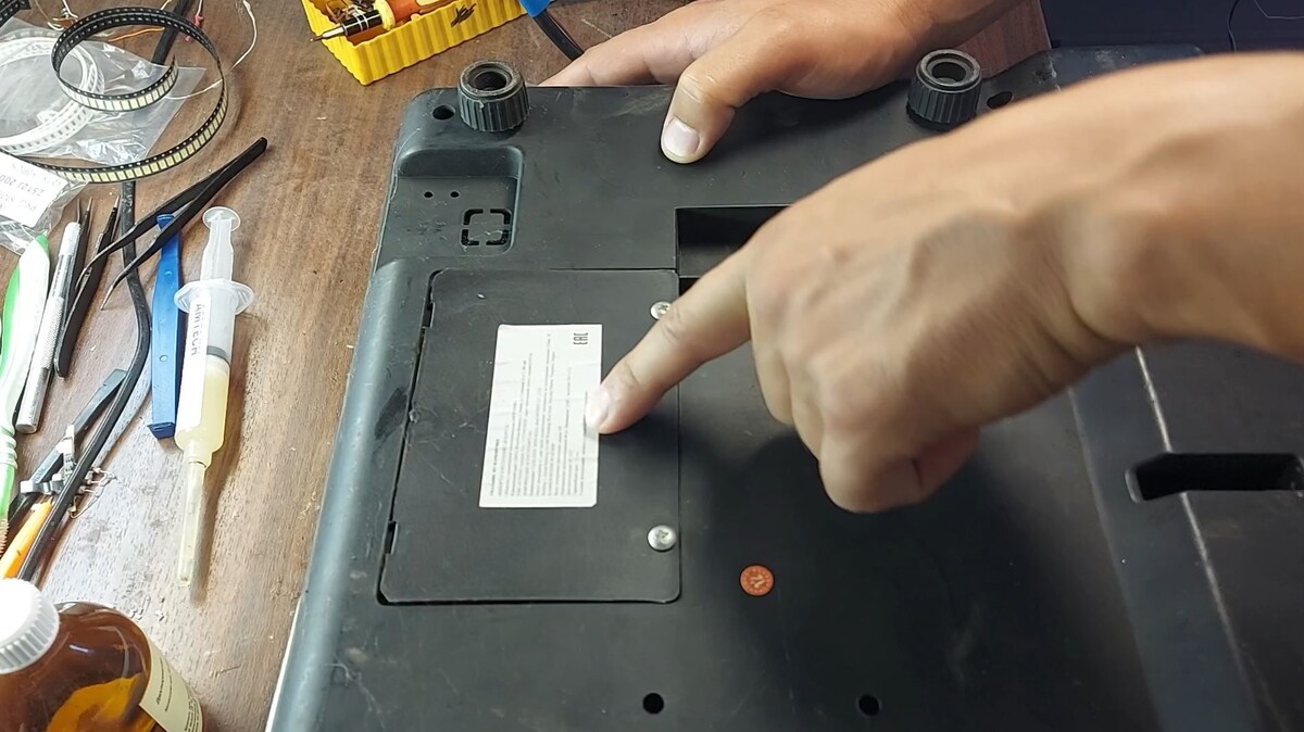 Напряжение питания якобы 220 вольт.