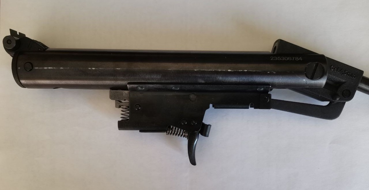 Снимаем рукоять пистолета, открутив 3 винта