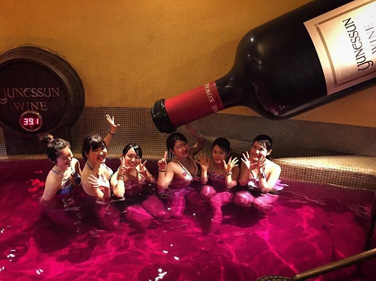 Бассеин с вином