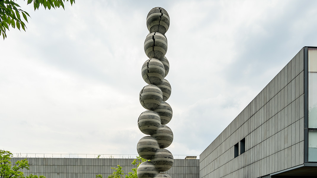 Арт-объект у музея