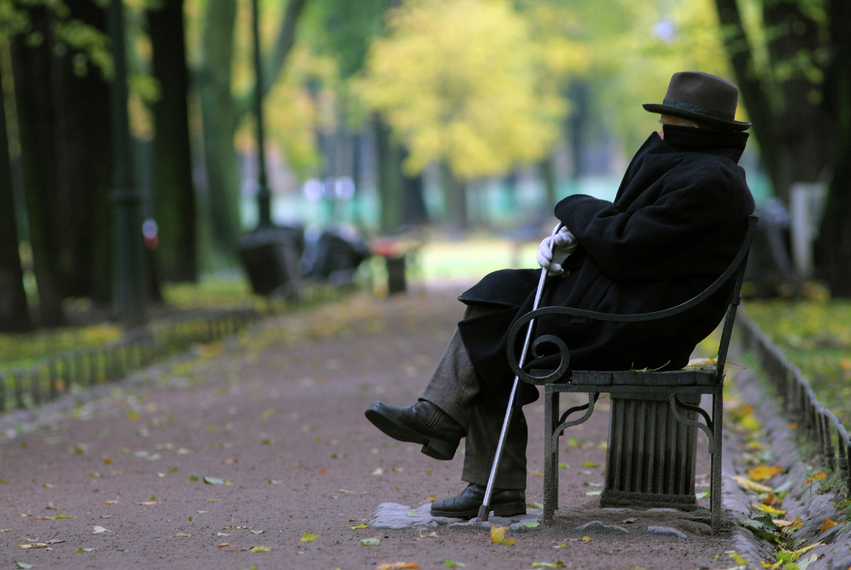 Пенсионер в парке © Sputnik