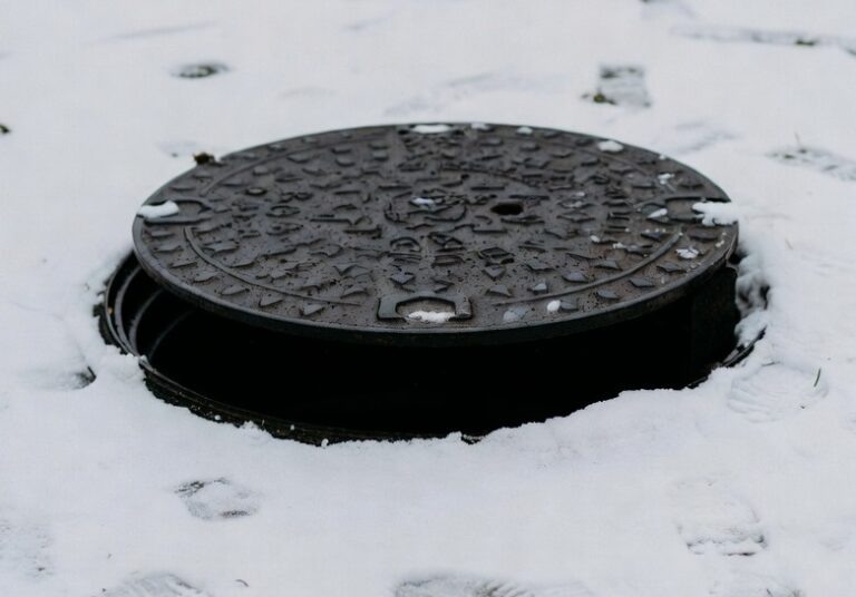    Оренбуржцев просят сообщать об открытых колодцах Оренбуржье