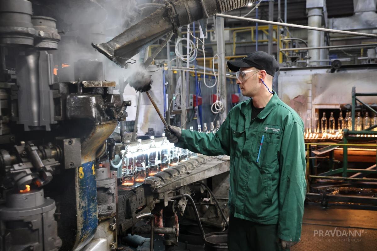    В эпоху индустриализации люди работали по 14-16 часов