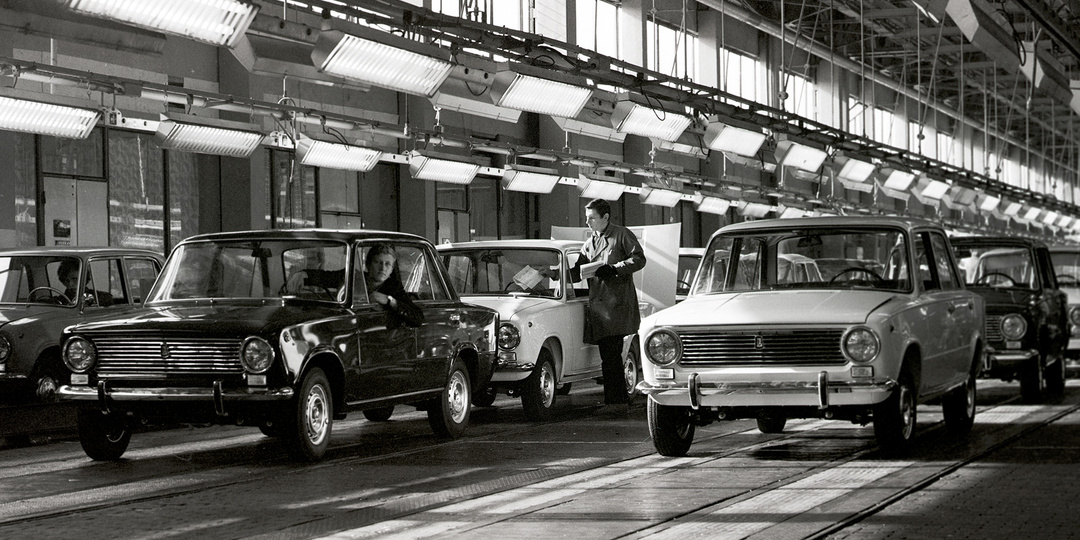 Как люди в СССР умудрялись покупать авто без дилеров, кредитов и трейд-ина?