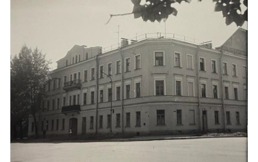    Вид на дом №12 по Ленинградской улице. Дата: 1983 год. Архив КГИОП.https://t.me/kgiopspb/6181