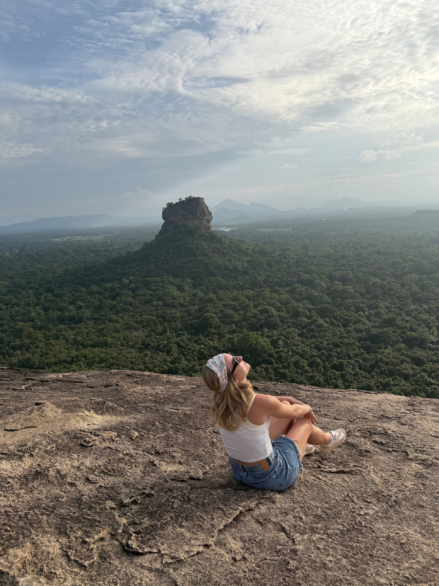 На скале Пидурангала