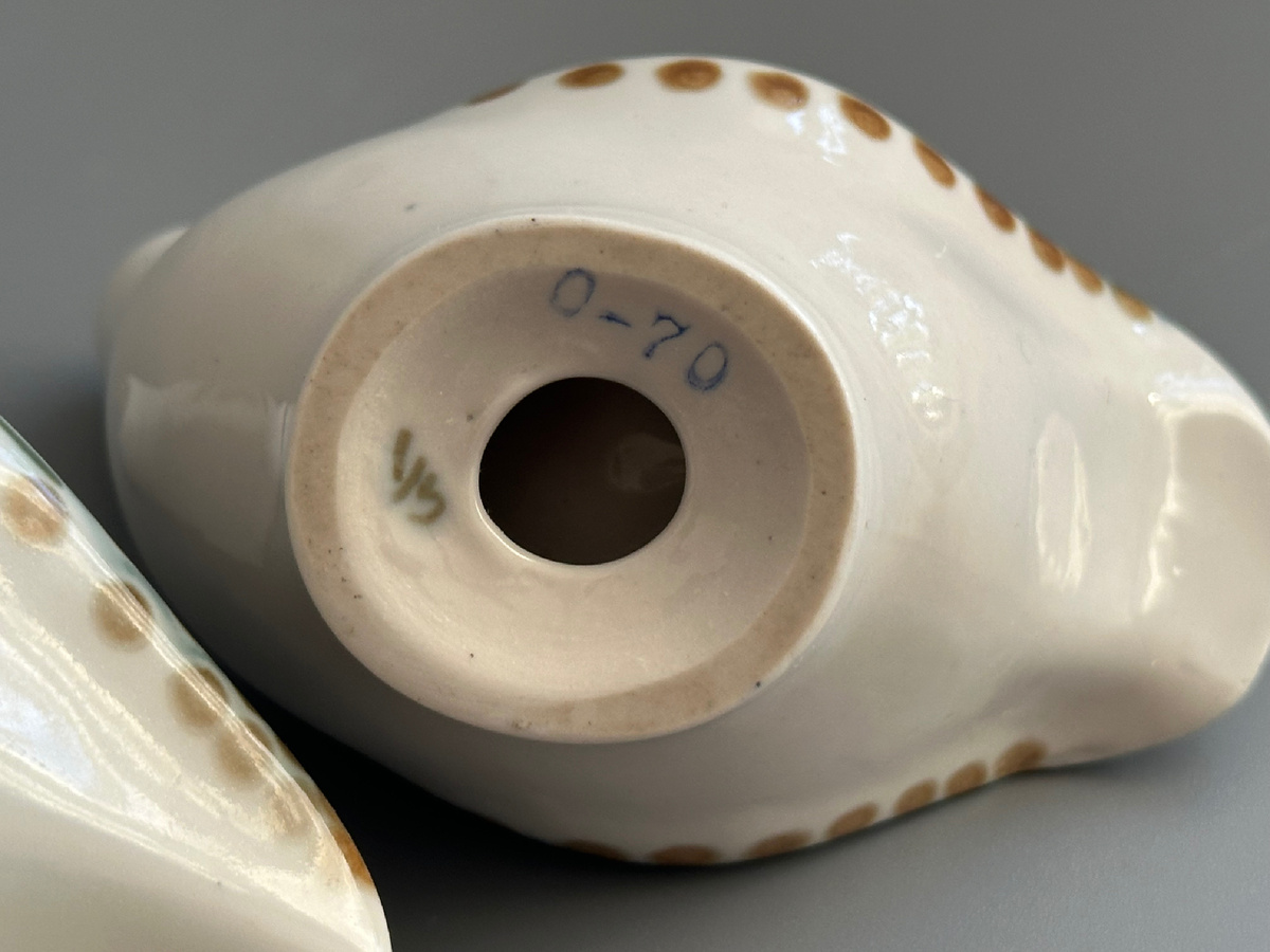 Клеймо с ценой. Что зеленым написано не пойму, УЗ?