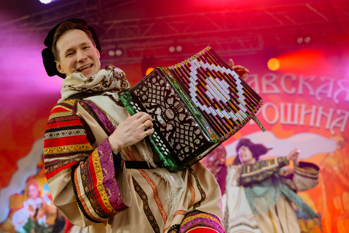 Масленица в Ярославле. Ансамбль "Русская песня". Павел Арламов.