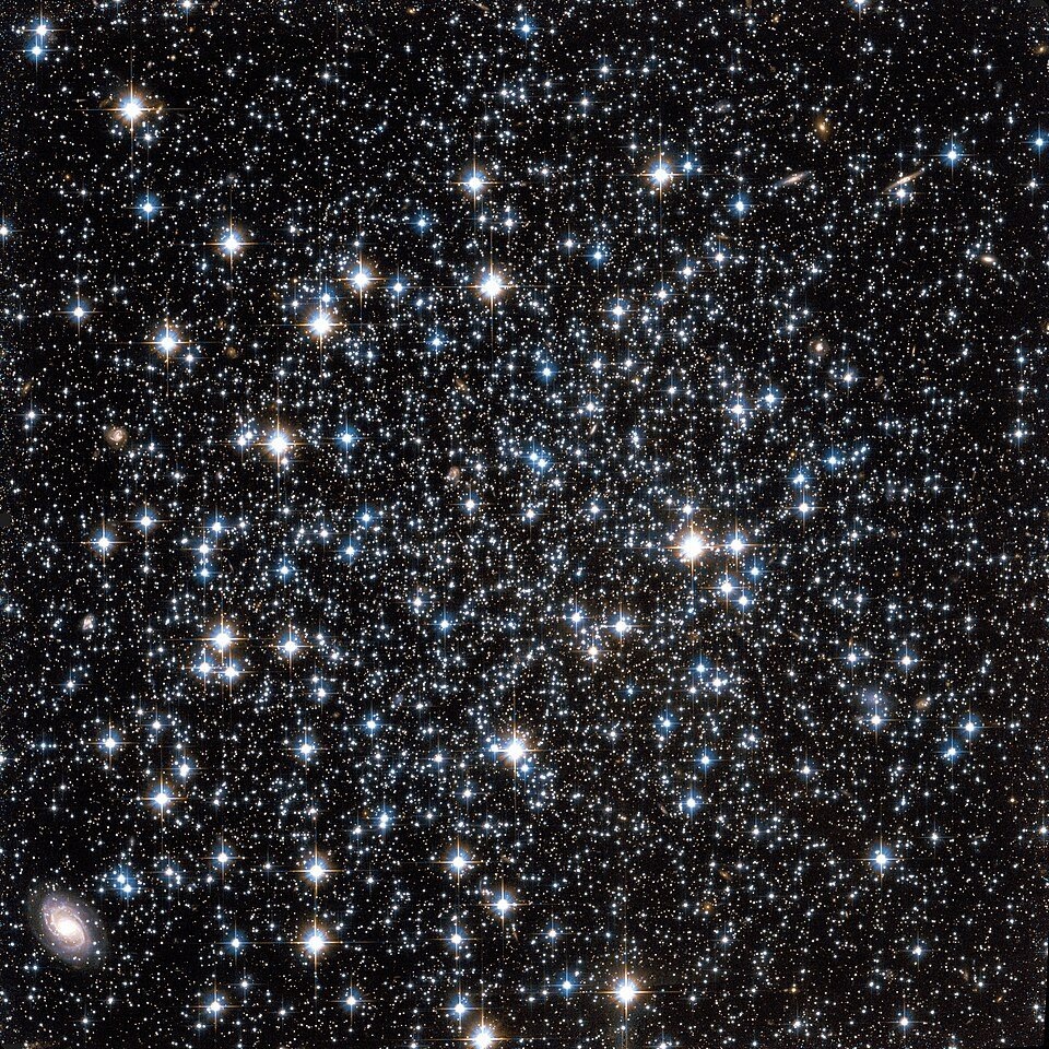    Детальное изображение шарового скопления NGC 5466 на снимке телескопа Hubble