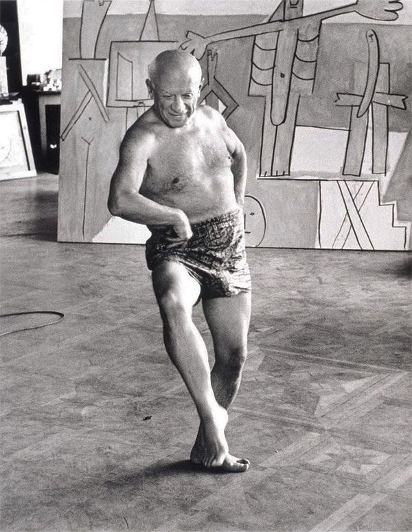 Пабло Пикассо в мастерской