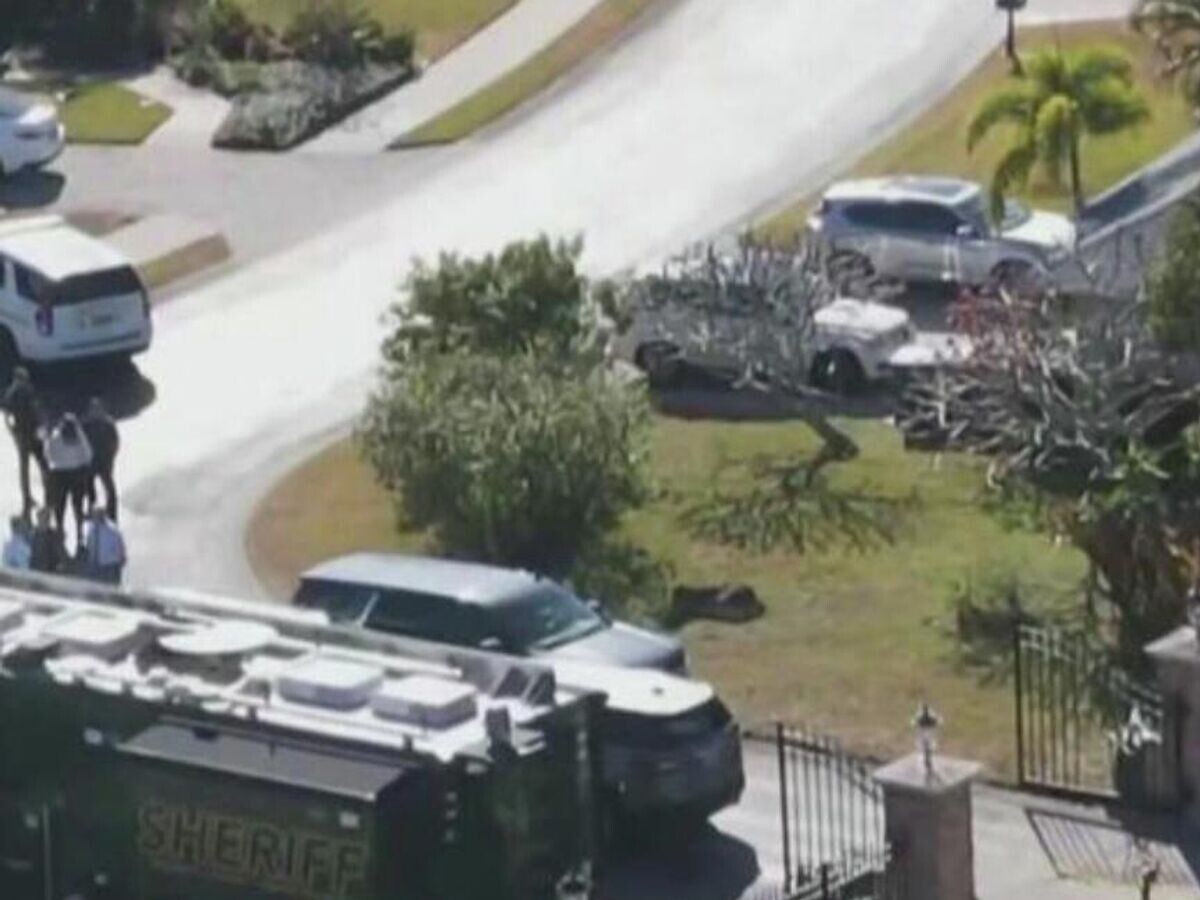    Полиция на месте стрельбы в Сарасоте и Форт-Лодердейле, штат Флорида | © CBS News Miami