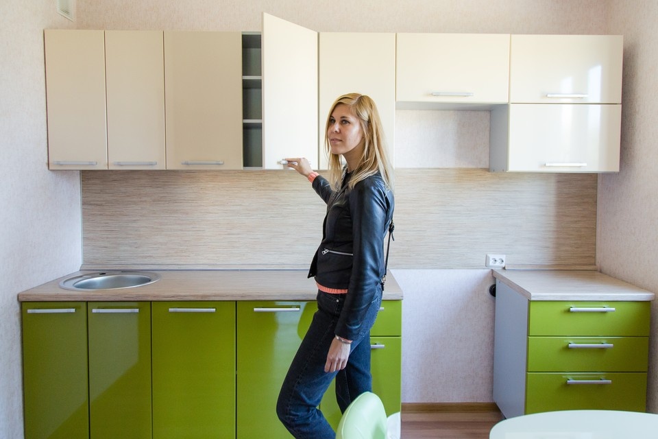    Более 20 нижегородских семей остались без кухонных гарнитуров. Валерий ЗВОНАРЕВ