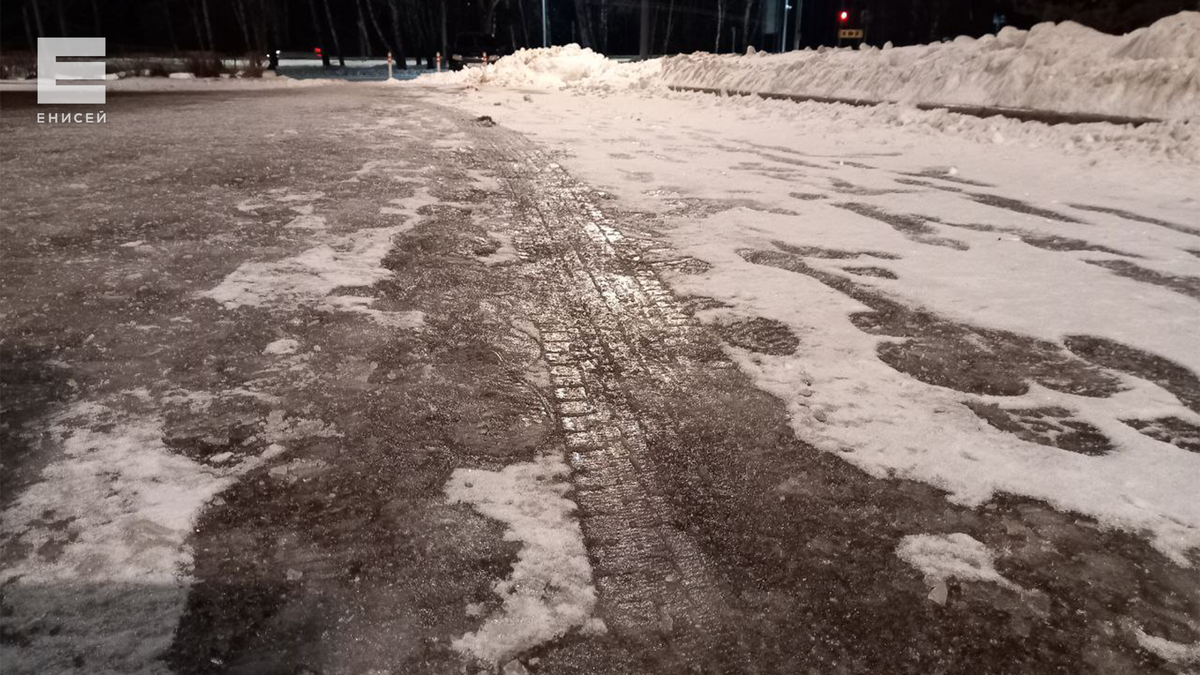     Осторожно, гололед: красноярцам рассказали, как не упасть на скользкой дороге