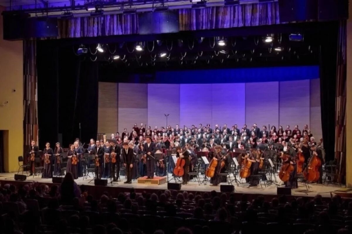    Госоркестр Башкирии и хор впервые в республике исполнили поэму «Колокола»