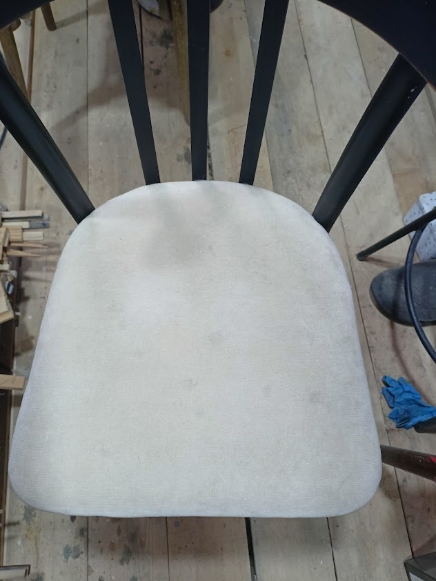 на фото особо не видно, но поверьте - пятна там есть