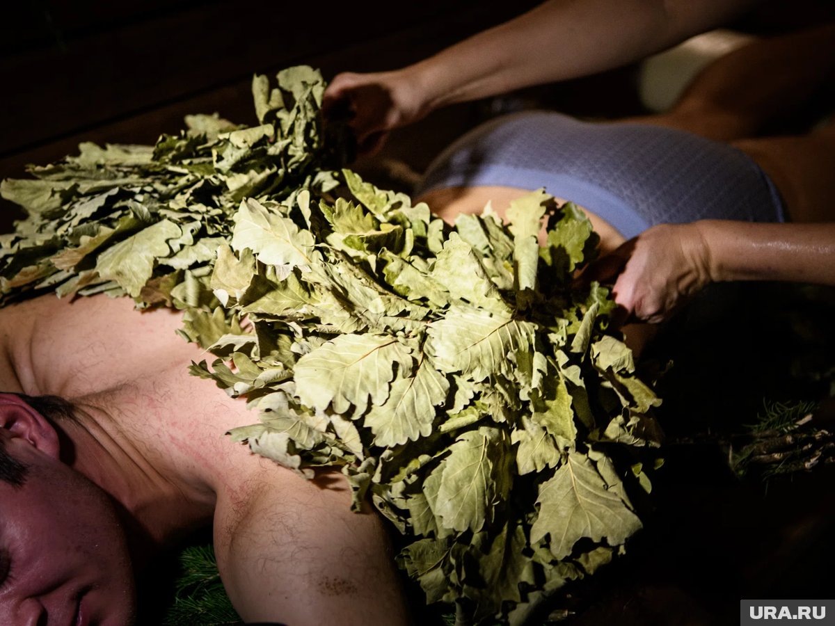    На базах отдыха пользуется большим спросом баня с чаном с березовыми, дубовыми и хвойными вениками