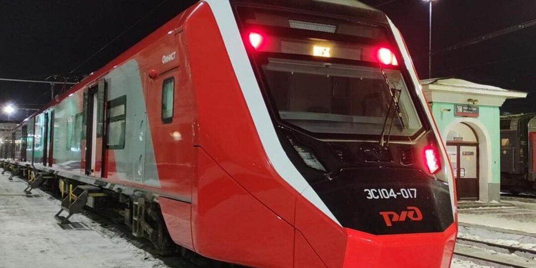 В РФ строят поезда вдвое дороже Швейцарии, но они не могут передвигаться без вспомогательного локомотива