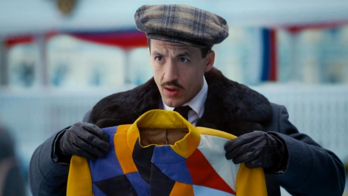    Артур Смольянинов* (Признан иноагентом в РФ, включён в список террористов и экстремистов). Фото: Кадр из фильма «Ёлки 1914» (2014)