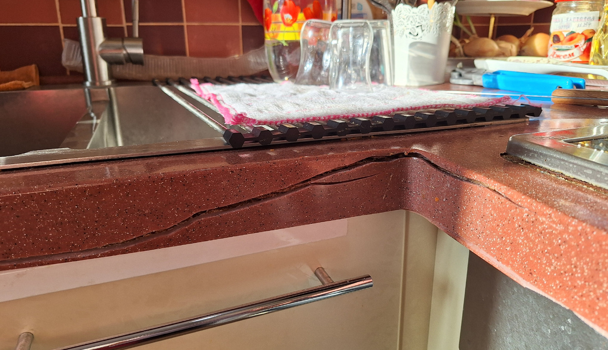 Тут и раковина, тут и варочная панель