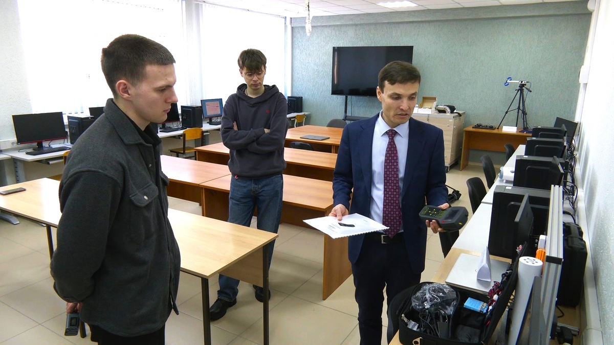    В НВГУ студентов теперь учат защищаться от прослушки