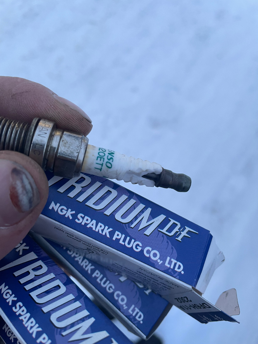 вот таких две свечи были в цилиндрах