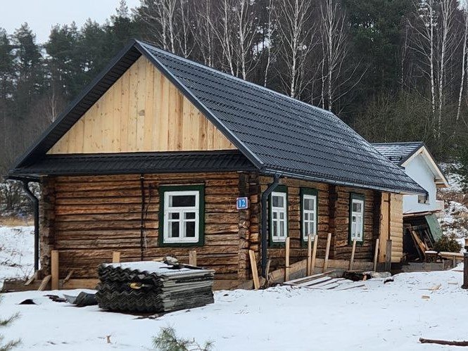 Дом с бесшумной кровлей Гумибо. 