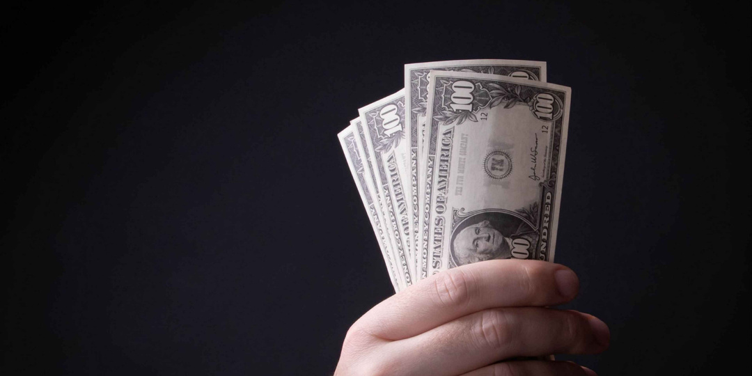Россияне скупают наличные доллары: в чём причина