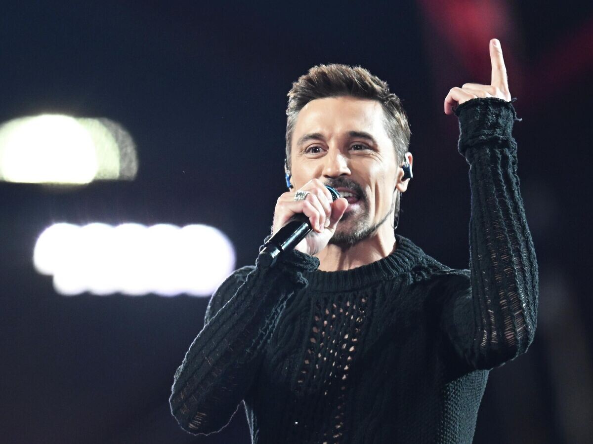    Певец Дима Билан выступает на международном конкурсе молодых исполнителей популярной музыки "Новая волна 2025" на площадке New Wave Hall в Казани | © РИА Новости / Максим Богодвид