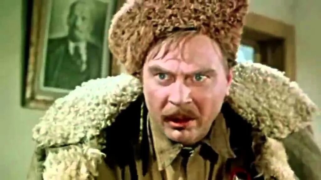 Тупо идейные сталинист готовый загубить крестьян Дона во имя абстрактных  трудящихся всего мира, чисто за идею. Не понимая, что это идея должна служить на благо трудящимся, а не наоборот.