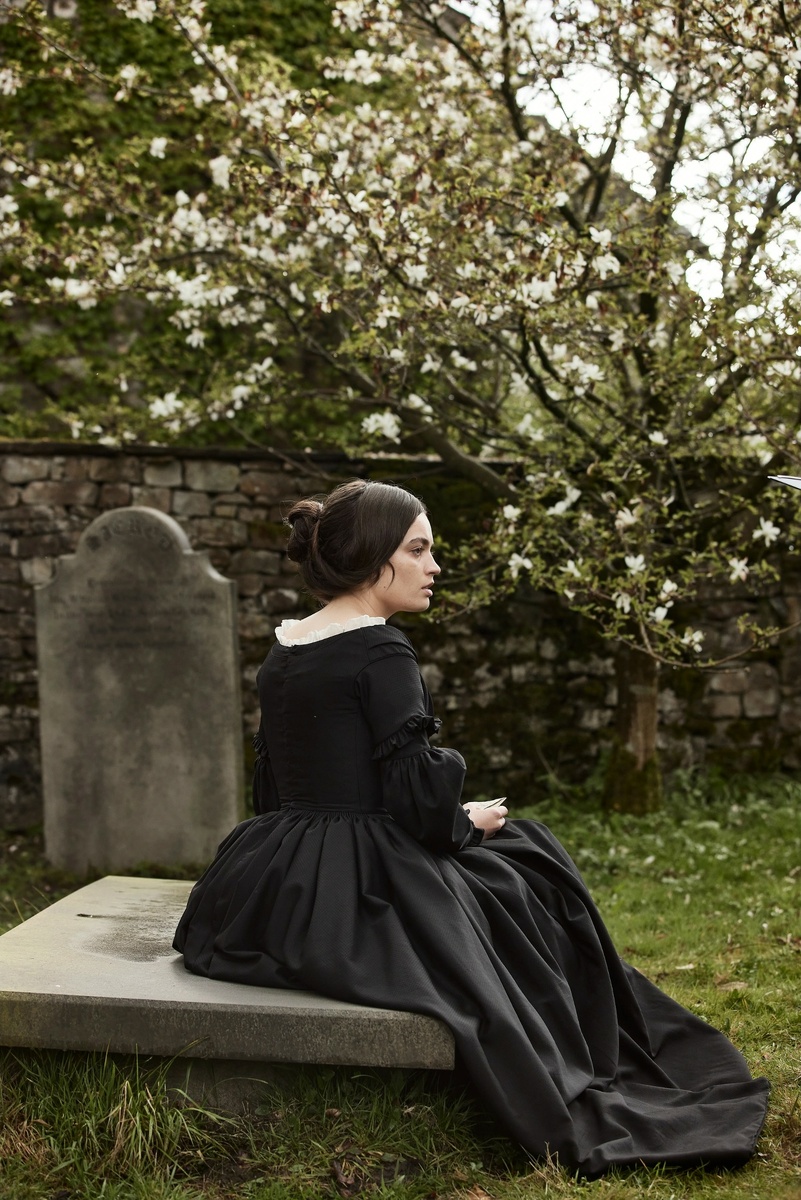 Эмма Маки в роли Эмили в одноимённом фильме 2022 года.