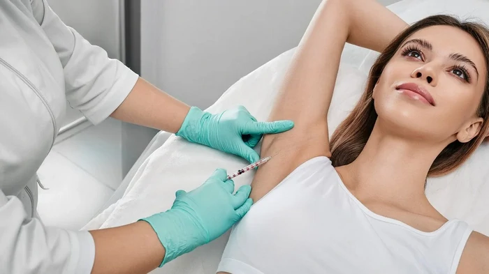 Гипергидроз — это состояние избыточного потоотделения, при котором выработка пота превышает норму и не связана с температурой или нагрузкой.