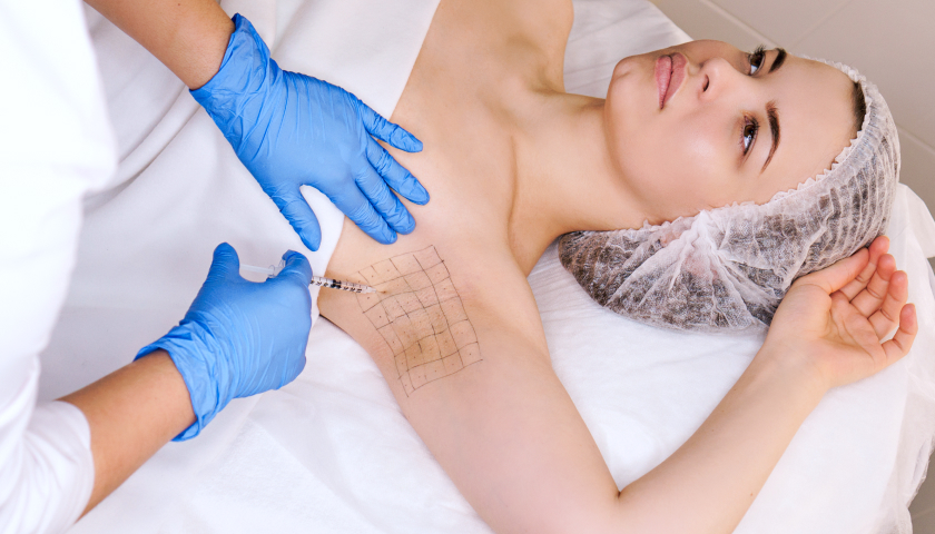 Гипергидроз влияет не только на комфорт, но и на психоэмоциональное состояние — вызывает скованность, тревожность и ограничения в повседневной и профессиональной жизни.