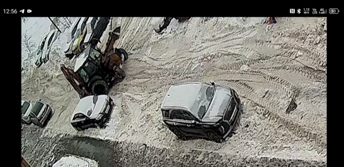 Кроме того, часто автовладельцев выручают камеры видеонаблюдения. Вот наглядный пример того, как камеры, установленные по инициативе группы жителей одного из жилых микрорайонов на юге Балашихи помогли владельцу быстро найти виновника повреждений его автомобиля.