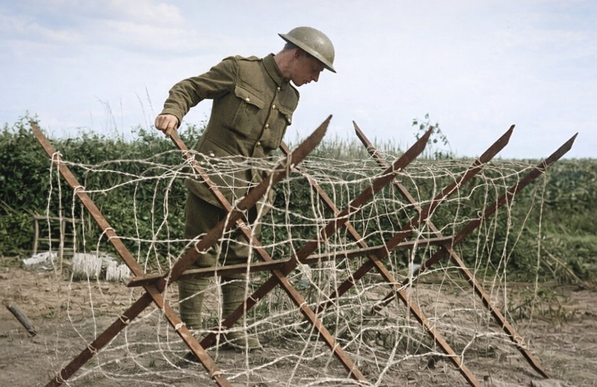 Полное заграждение из колючей проволоки, изготовленное 12-м батальоном Королевских шотландцев и готовое к установке, 1918
