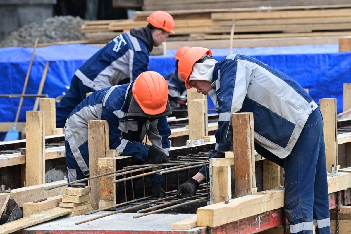    Строительство Лобановского моста в Петрозаводске. Фото: : "Республика"/Сергей Юдин