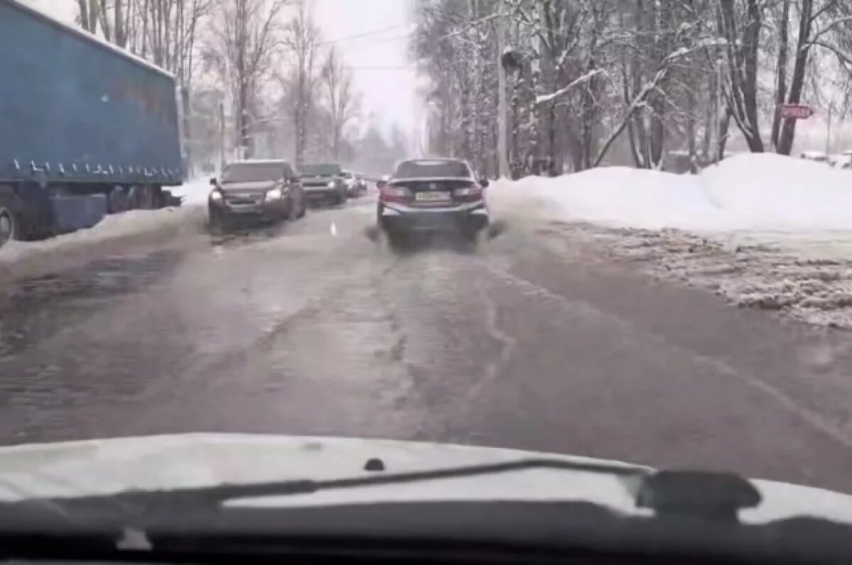    В Брагине затопило перекресток Блюхера и Елены Колесовой